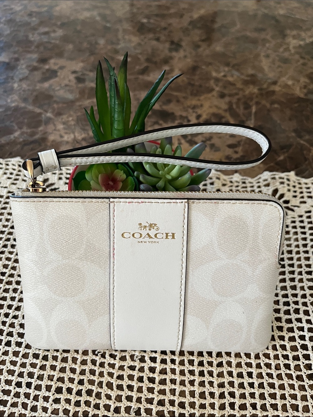 Coach Gold Corner Zip Signature Wristlet White/Chalk/Gold
